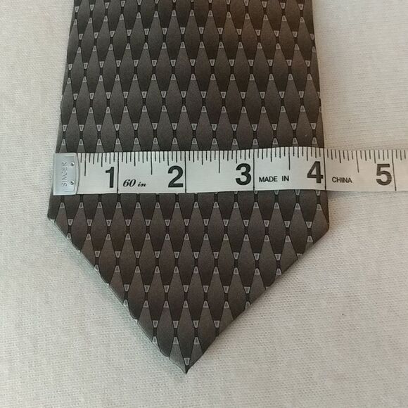Ziggurat Tie  - Picture 3 of 5